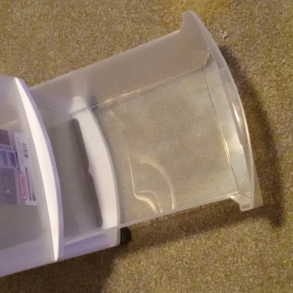 A tiny dresser - Picture 4 of 4